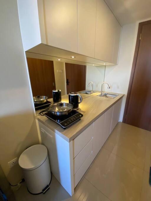 Nagoya Thamrin Apartment High Floor With View Exterior foto