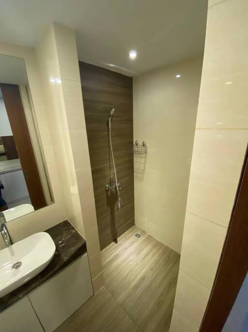 Nagoya Thamrin Apartment High Floor With View Exterior foto