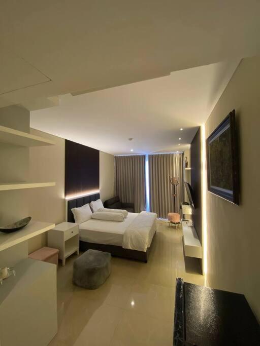 Nagoya Thamrin Apartment High Floor With View Exterior foto